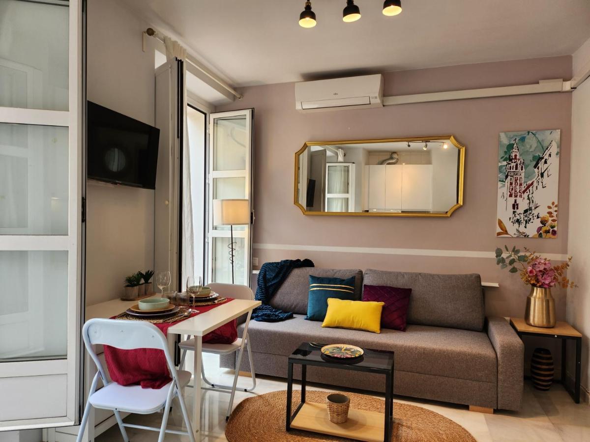 Lovely Center Apartments Seville - Balcony Lux Sol Sevilla Buitenkant foto