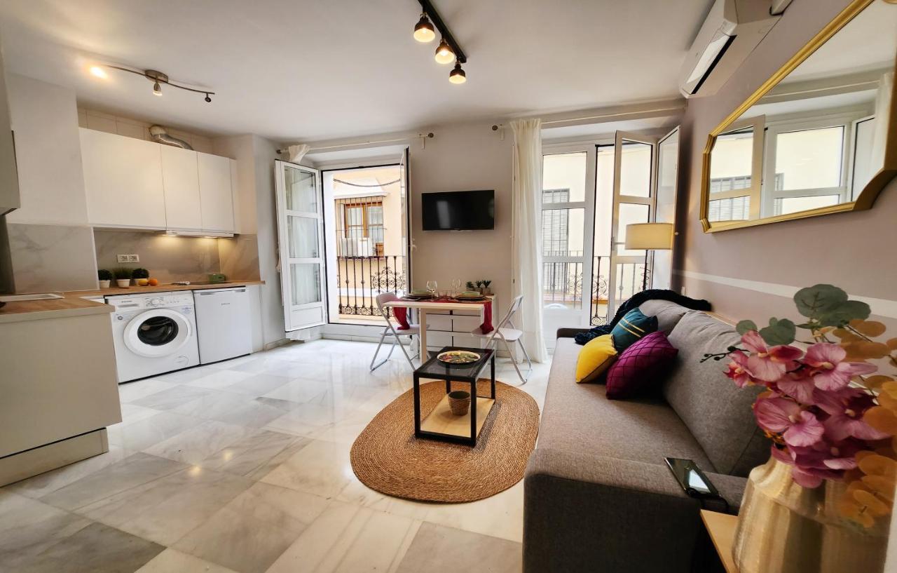 Lovely Center Apartments Seville - Balcony Lux Sol Sevilla Buitenkant foto