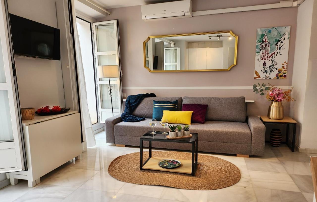 Lovely Center Apartments Seville - Balcony Lux Sol Sevilla Buitenkant foto